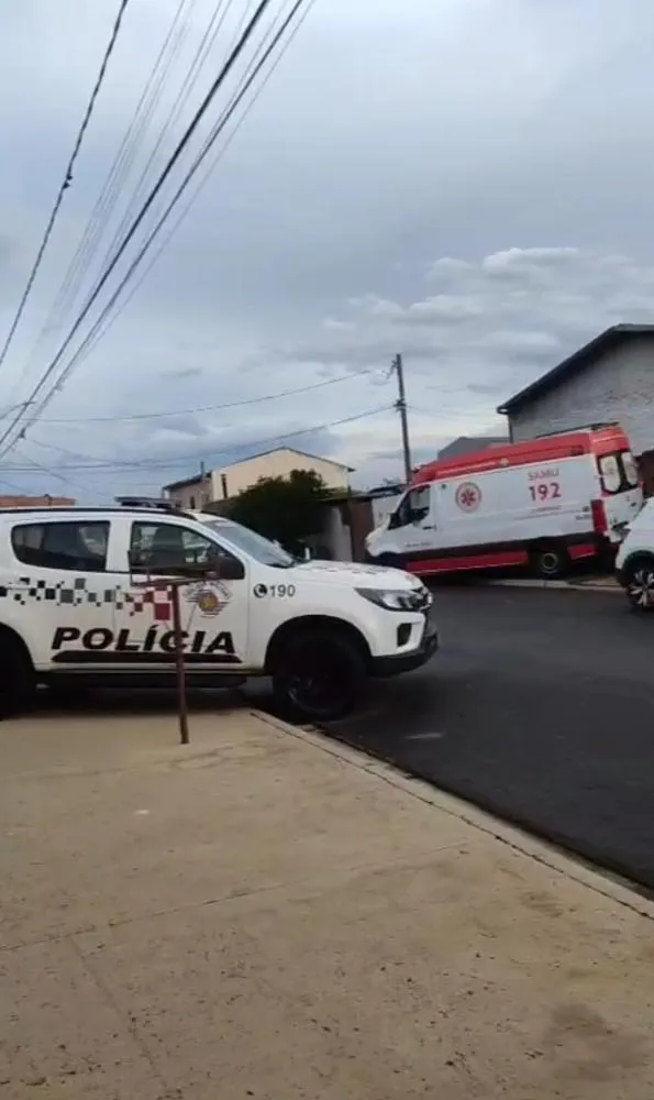 Dois morrem e dois são presos em confronto com PM após roubo a loja de games