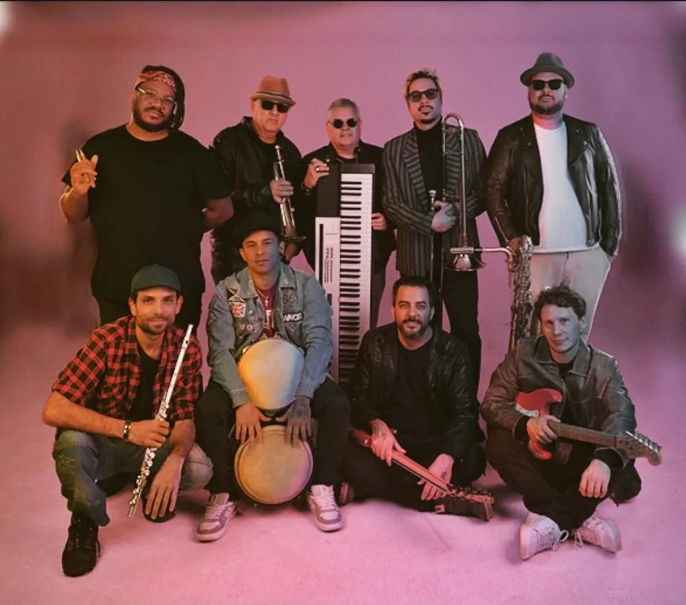 Contrabando Orquestra une sopros, eletrônicos e ritmos do mundo