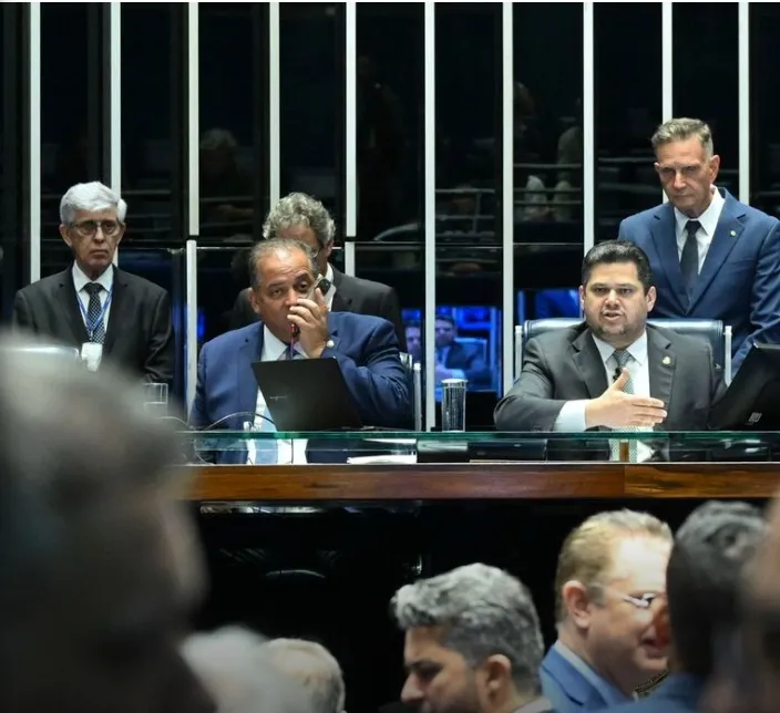 Senado aprova redução da pena de condenados pelo 8/1 e trama golpista