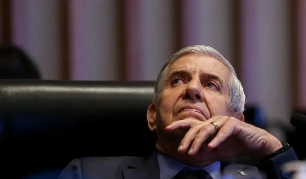 Moraes concede prisão domiciliar humanitária a Augusto Heleno