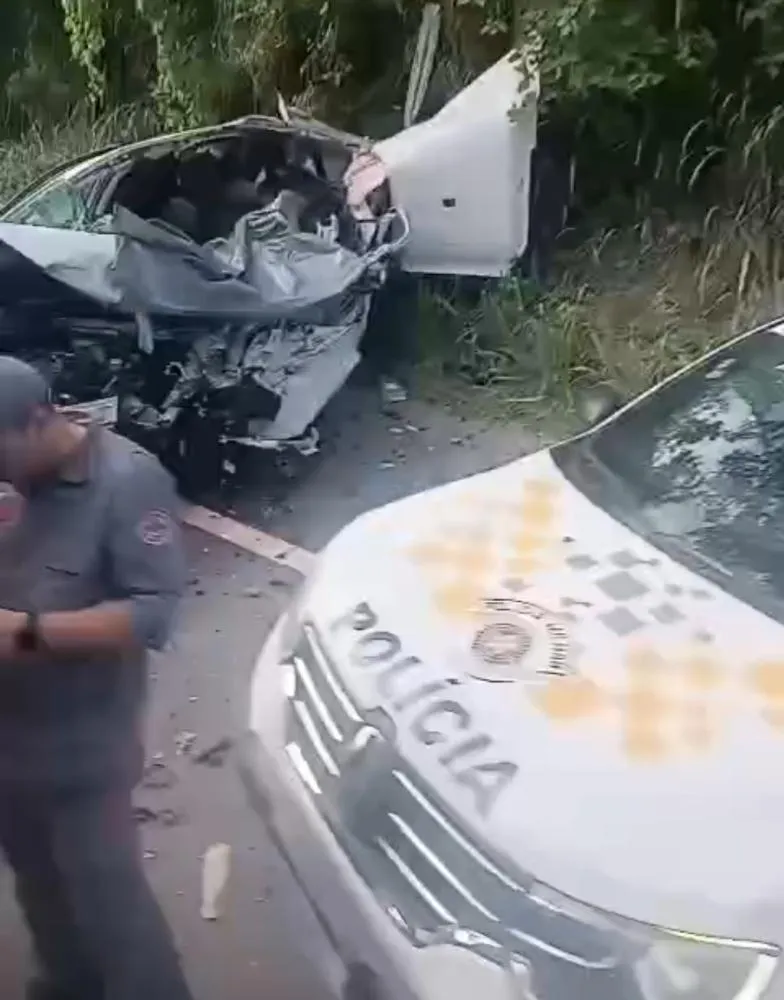 Acidente entre ônibus e carro deixa um morto em estrada de Itapira
