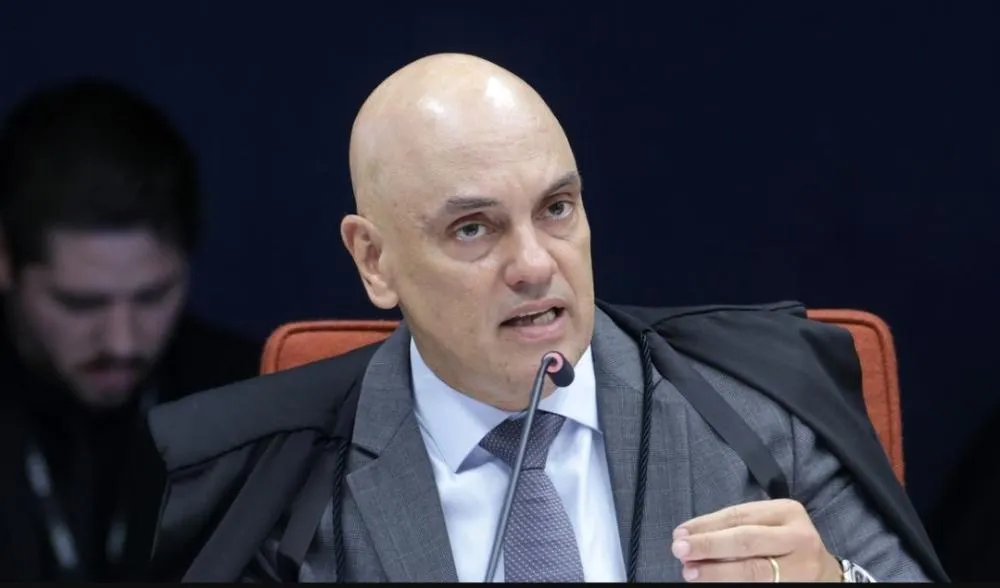 Moraes autoriza visitas de filhos a Jair Bolsonaro durante internação
