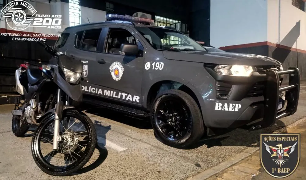Policiais do Baep prendem suspeito com moto roubada em fevereiro