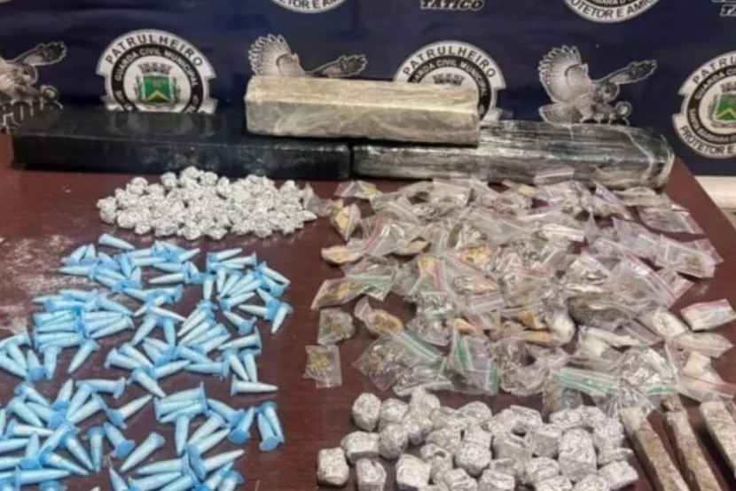 GCM apreende quase quatro quilos de drogas, mas traficante consegue fugir