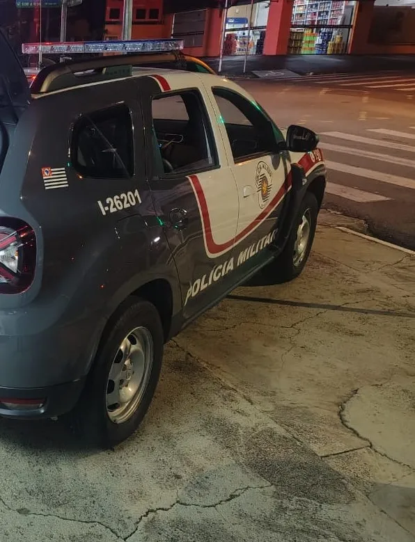 Adolescentes são detidos após ameaçarem vizinho com faca em Pedreira