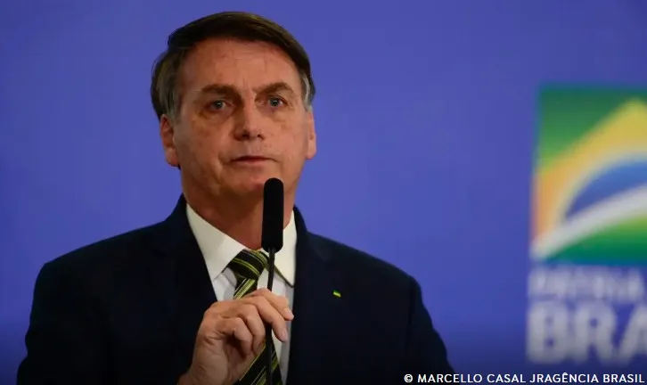 Bolsonaro sofre queda em cela da Polícia Federal e aguarda avaliação médica