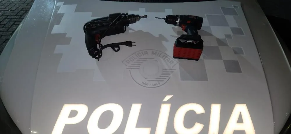 Suspeito é preso após furtar furadeiras e se esconder no forro de casa em Mogi Mirim
