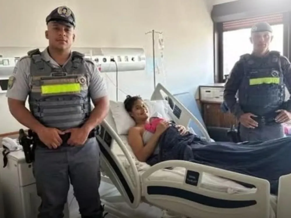 Bebê quase nasce no carro e Polícia Militar faz escolta para hospital em Campinas
