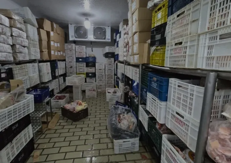 Operação apreende 1 tonelada de produtos irregulares em açougue na região