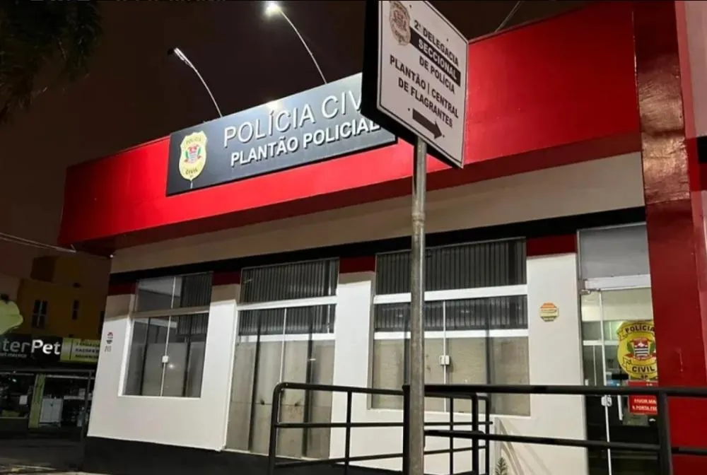 Polícia prende homem por tráfico e apura feminicídio após namorada morrer por possível overdose