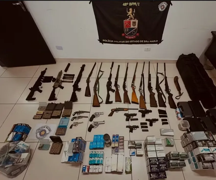 Homem é preso com arsenal de 23 armas e mais de 11 mil munições em Sumaré