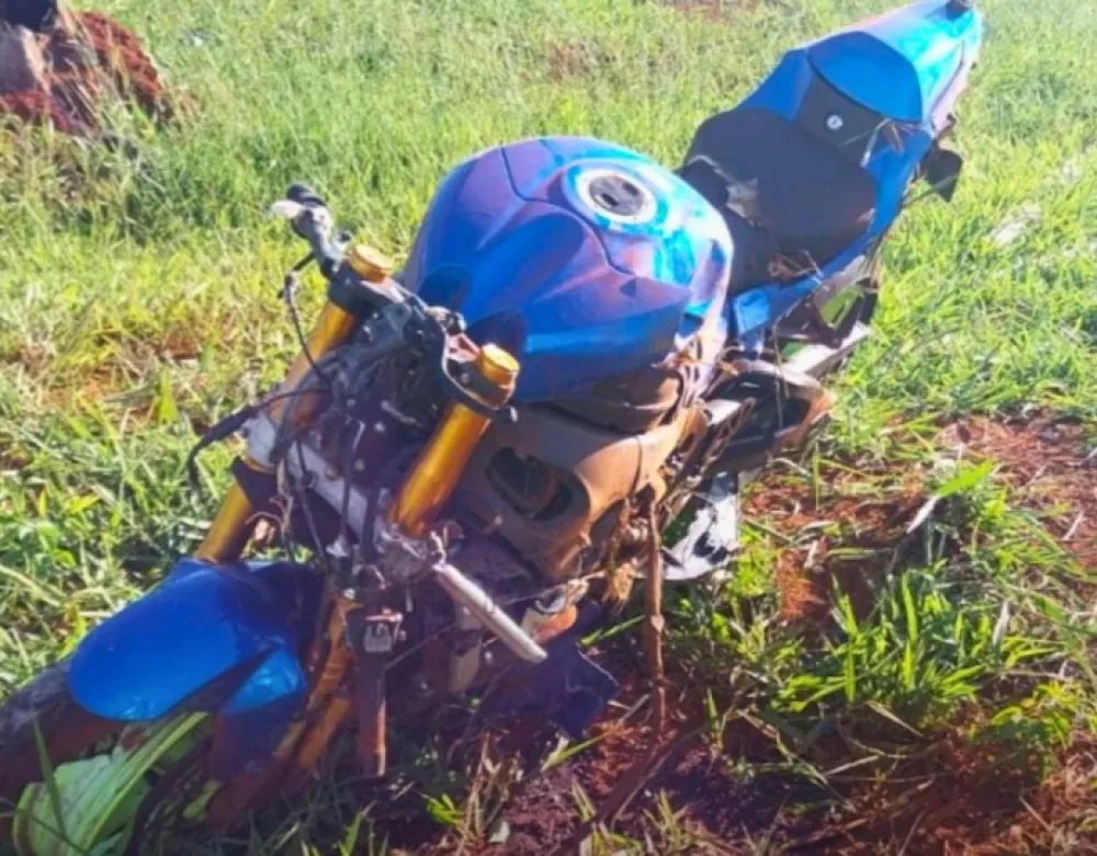 Homem morre após perder controle da moto e bater contra estrutura de concreto na SP-147