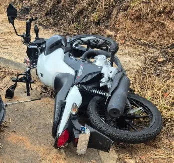 Homem sem CNH foge da GCM, bate em viatura e tem moto apreendida em Mogi Guaçu