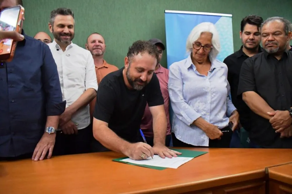 Henrique do Paraíso assina ordem de serviço para construção da Policlínica de Sumaré