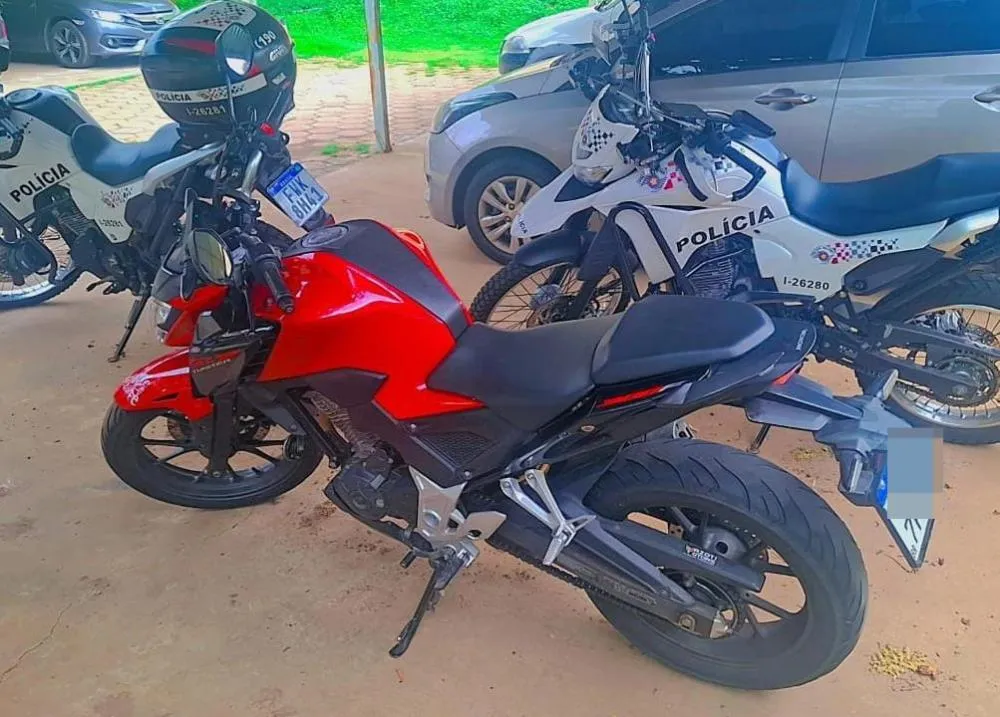 Polícia recupera moto furtada em imóvel abandonado em Mogi Mirim