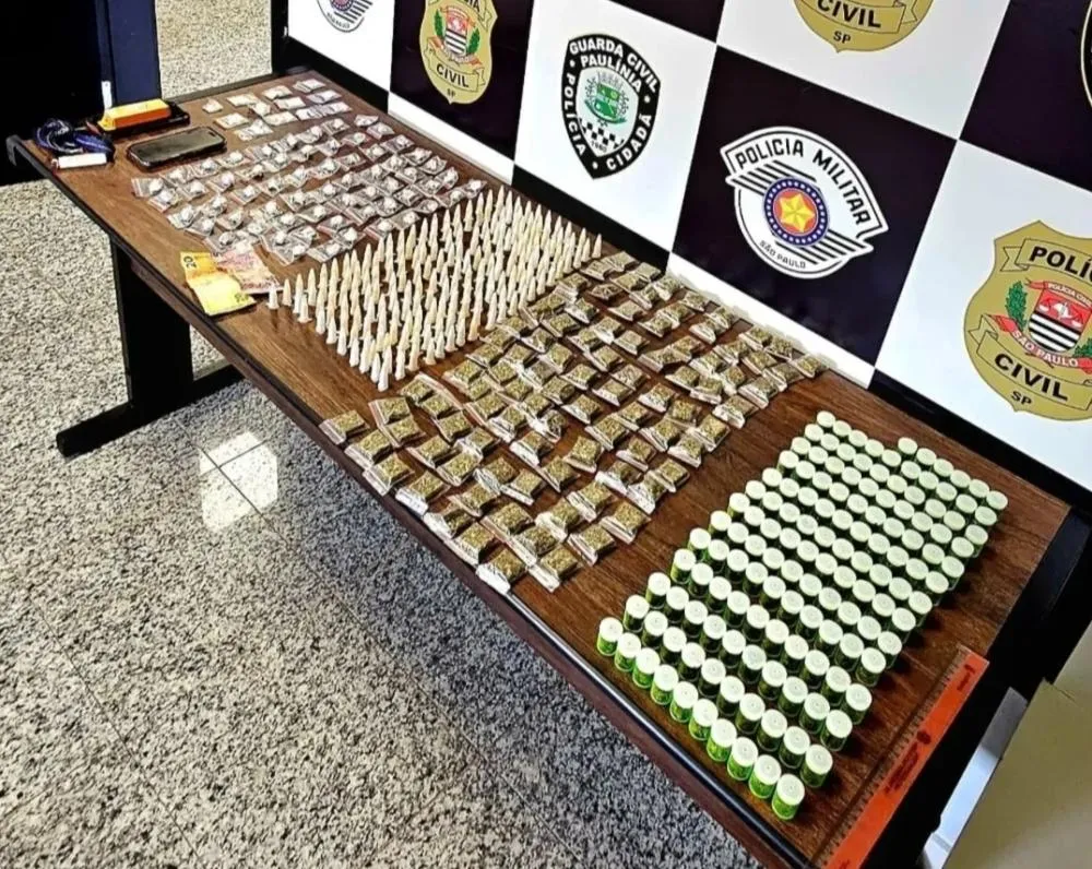 GCM prende traficante e R$ 60 mil em drogas após perseguição por telhados em Paulínia