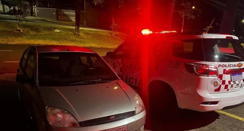 PM recupera veículo furtado e detém suspeito em Mogi Guaçu