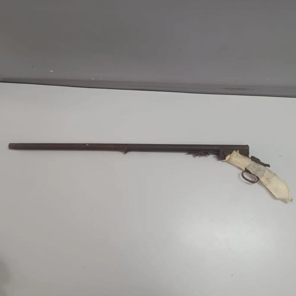 Policiais Militares apreendem arma de fogo deixada em pousada de Mogi Guaçu