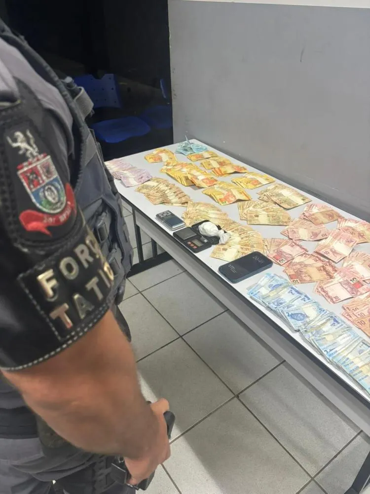 PM apreende cocaína e mais de R$ 13 mil em Itapira; homem é preso por tráfico