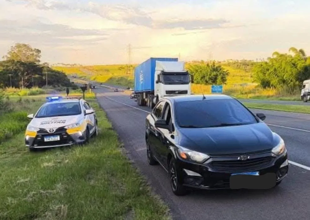 Carro com 566 evasões de pedágio e R$ 44 mil em multas é apreendido na SP-340