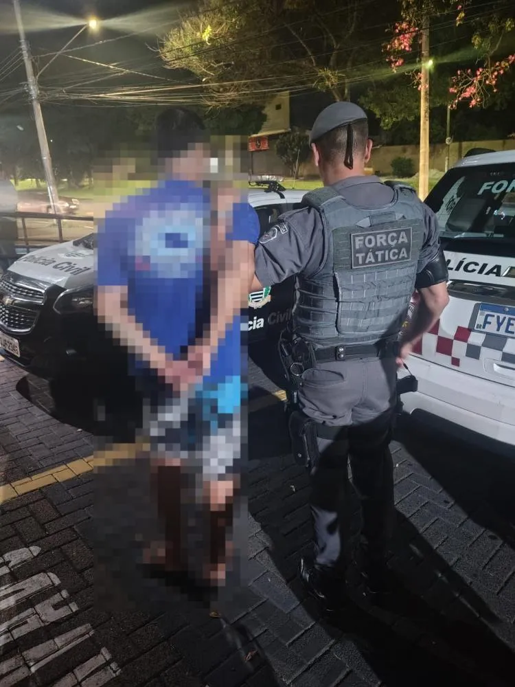 PM impede que suspeito jogue droga no vaso e prende por tráfico em Mogi Guaçu