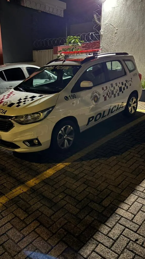 Homem é detido após andar com pitbull sem focinheira e agredir PMs