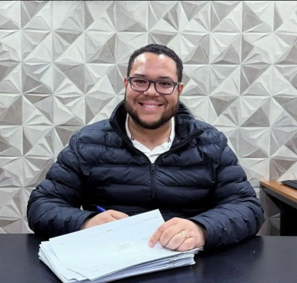 Danilo Barros assina ordem de instalação de ar-condicionado para todas as escolas municipais