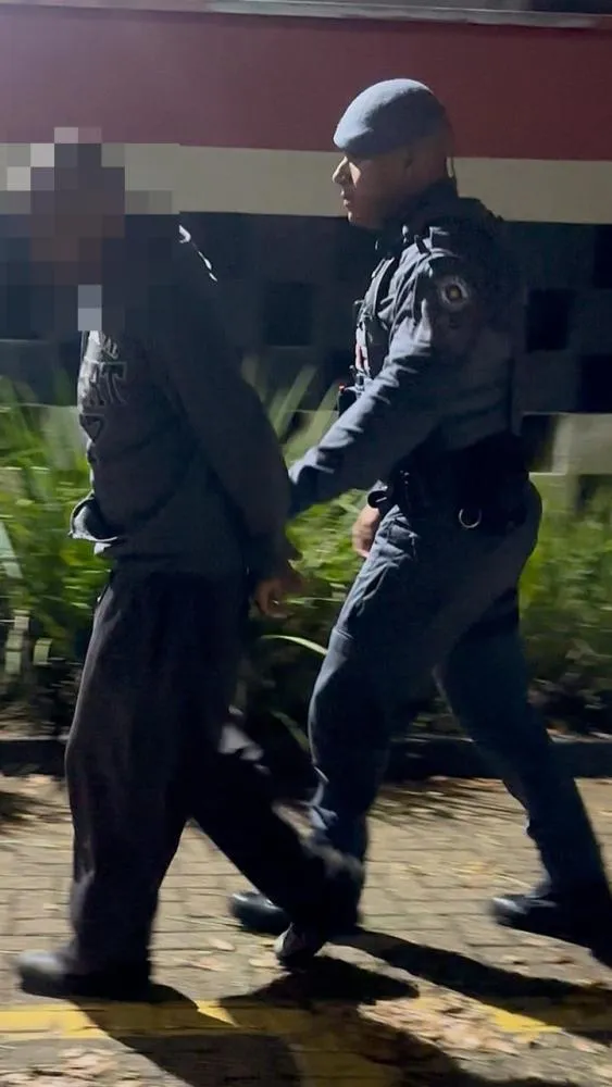 Suspeito agride mulher, enteada e esfaqueia homem antes de ser preso em Itapira