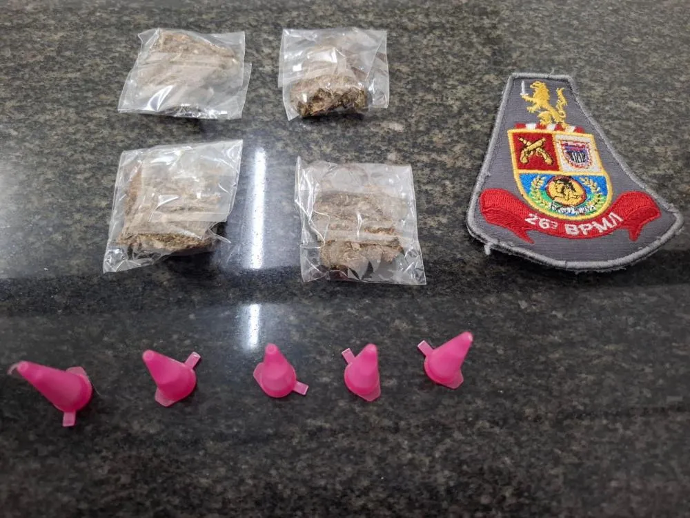 Polícia prende homem por tráfico de drogas no Jardim Triunfo em Pedreira