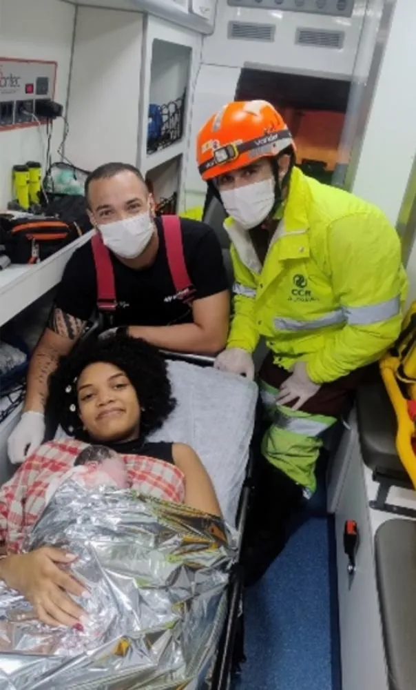 Equipe da Autoban ajuda em parto durante viagem na Anhanguera