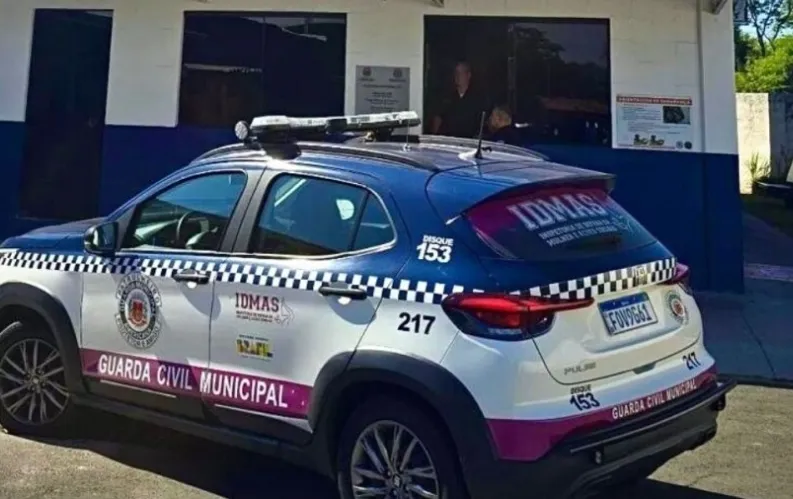 Homem tem ataque, agride mulher e sequestra o próprio filho