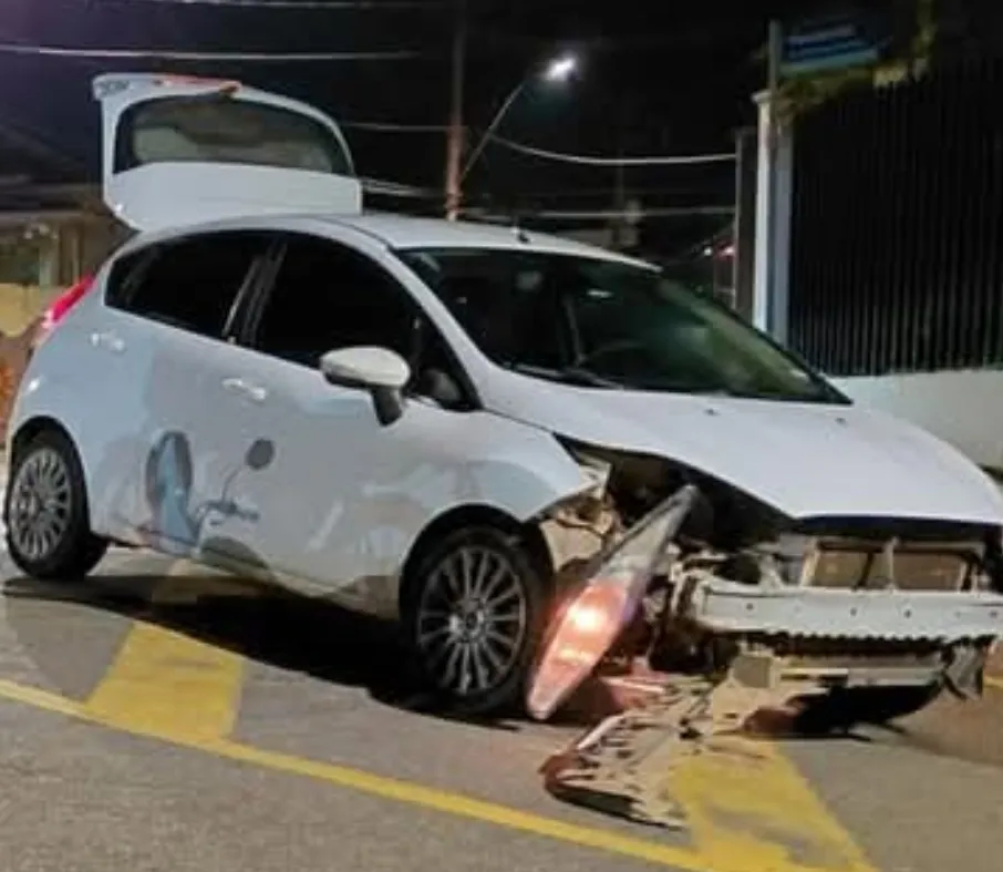 Mulher perde o pé após moto colidir com carro no Centro de Vinhedo
