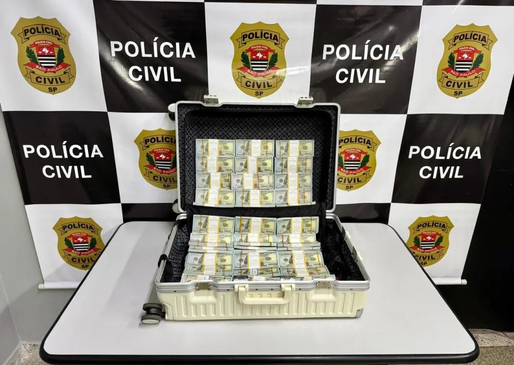 Mulher tenta dar golpe de R$ 200 mil com dólares falsos durante venda de carro