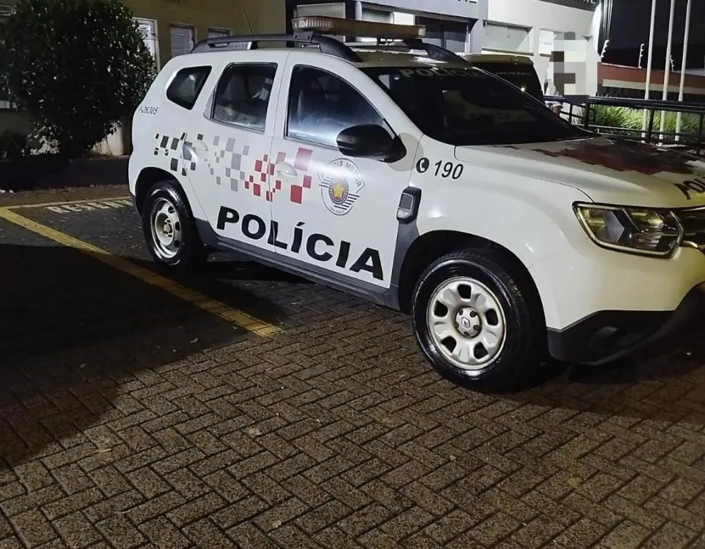 Homem é preso por violência doméstica e ameaça com machado em Itapira