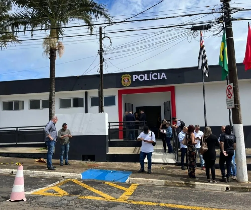 Homem armado invade casa e ameaça esposa grávida de sete meses em Monte Mor