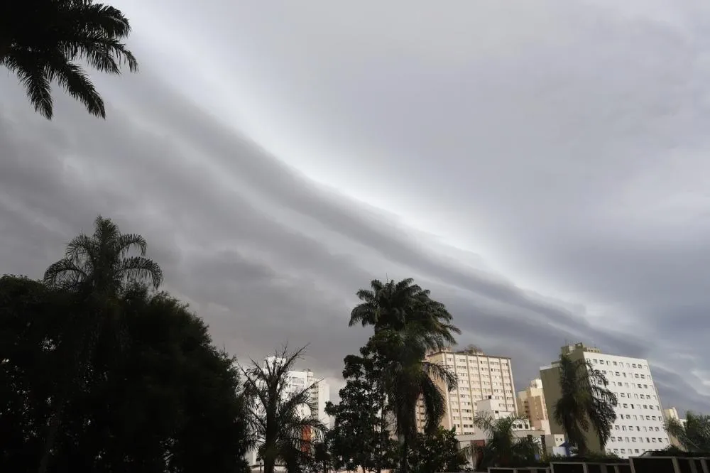 Defesa Civil emite alerta de tempestades até sexta-feira na região