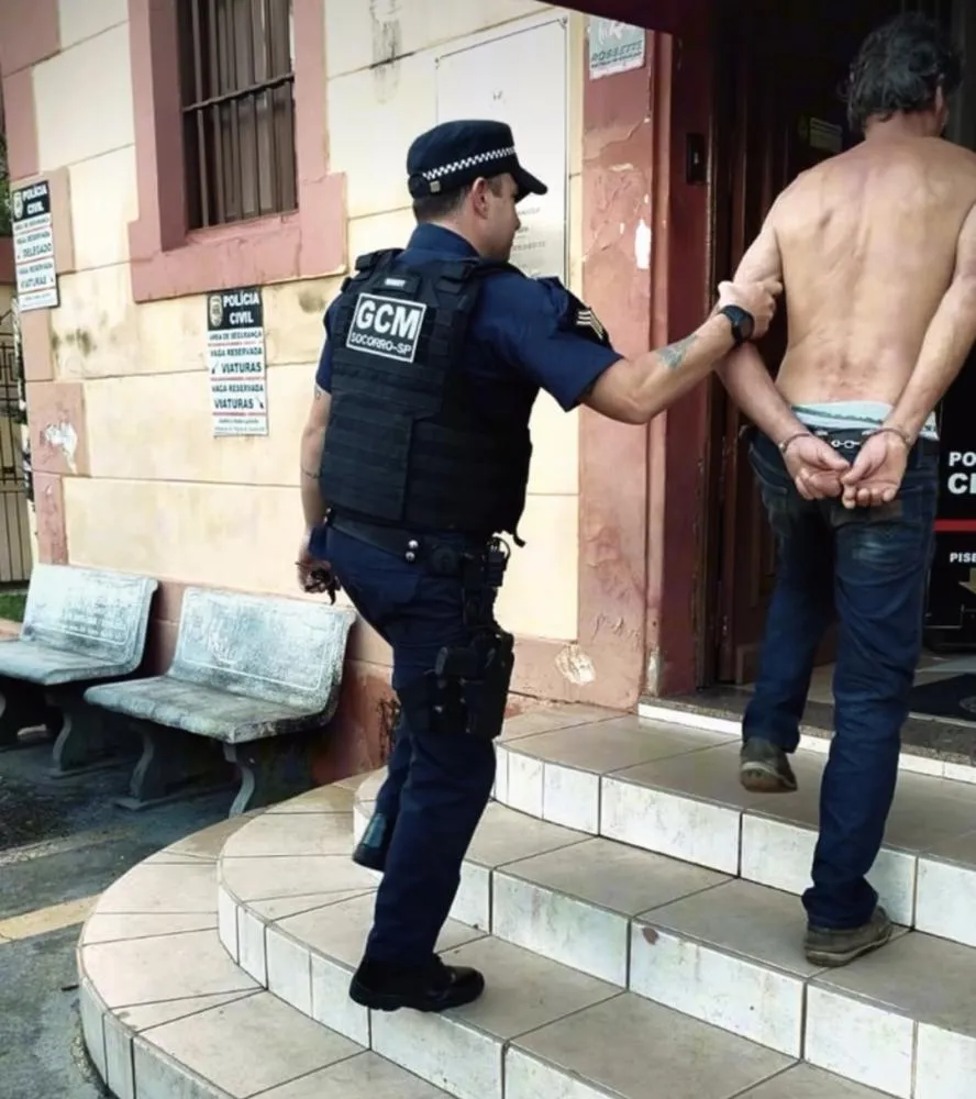 Motorista bêbado causa acidente, é preso e leva multa de R$ 3,2 mil em Socorro