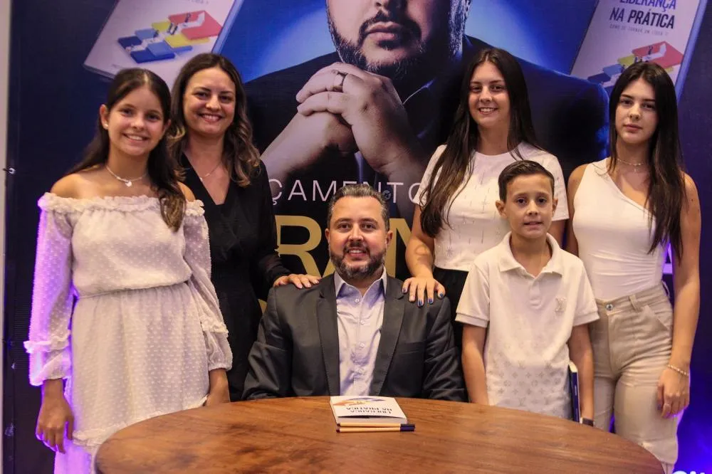  João Cleto lança livro “Liderança na Prática” com sucesso de público