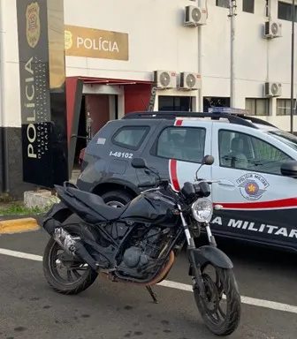 Mulher é presa após tentar matar marido com uma garrafa de vidro, em Sumaré