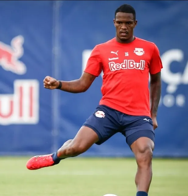 TJD-SP suspende zagueiro por 12 jogos após ataques machistas a árbitra