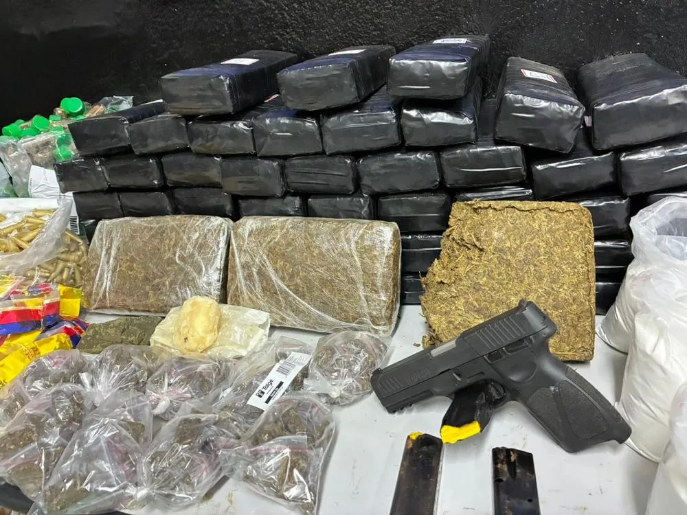 GM encontra 65 kg de drogas e pistola 9 mm em imóvel abandonado em Campinas