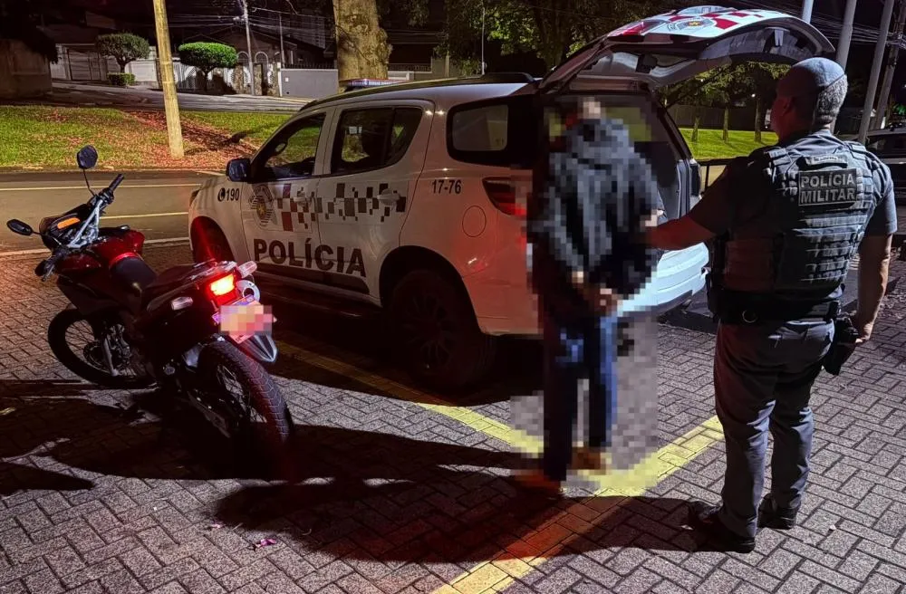 Ladrão foge da PM após tentar furtar moto, bate em concreto e vai preso em Mogi Guaçu