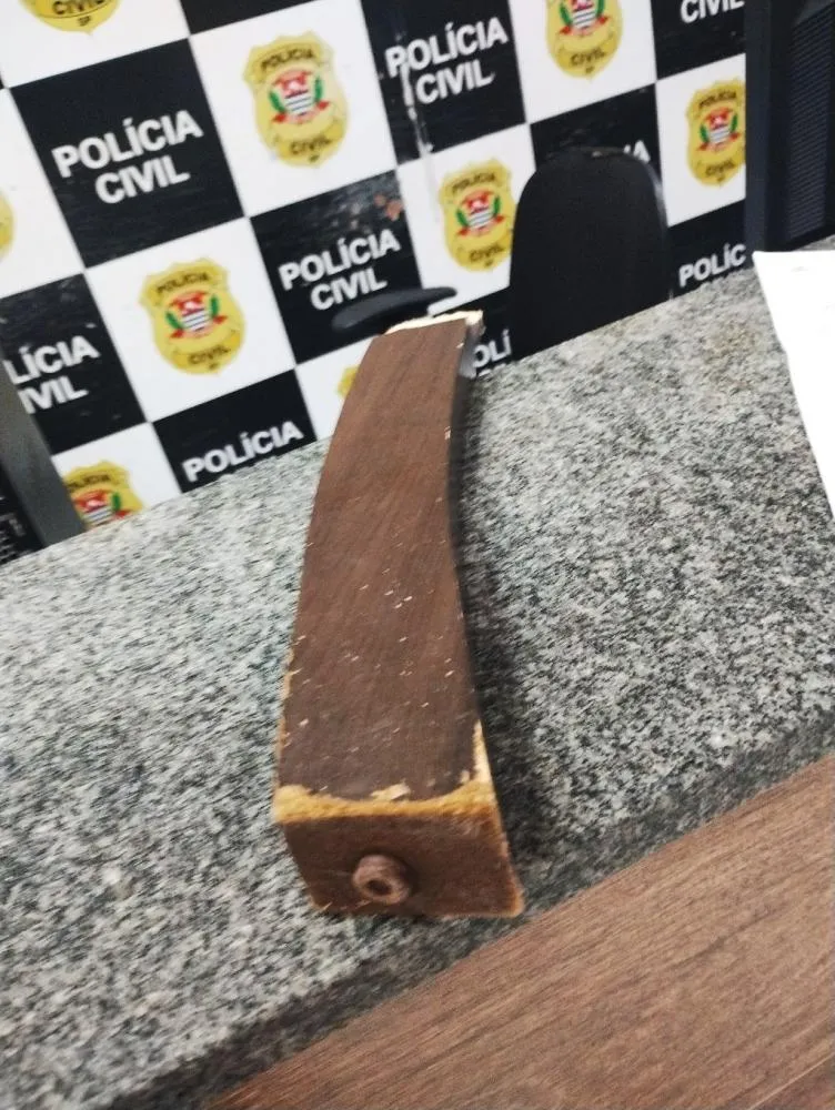 Após apanhar, homem espera um dia e tenta matar agressor a pauladas em Mogi Guaçu