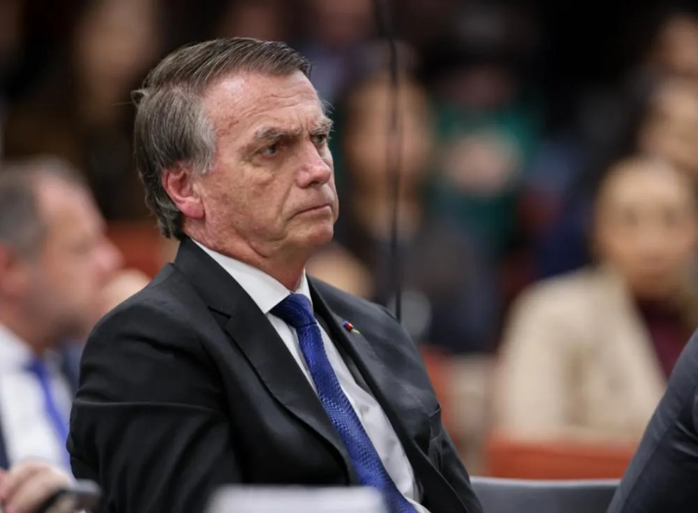 Estado de saúde de Bolsonaro piora e ex-presidente segue sem previsão de alta da UTI