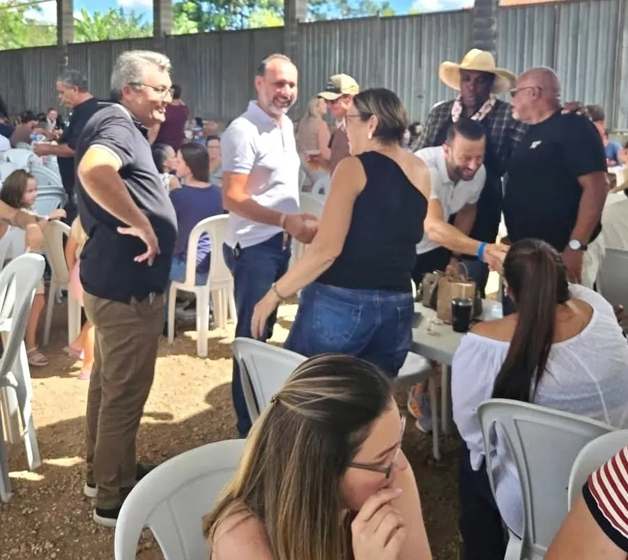 Du Cazellato prestigia 1ª Queima do Alho de Limeira e exalta tradição caipira