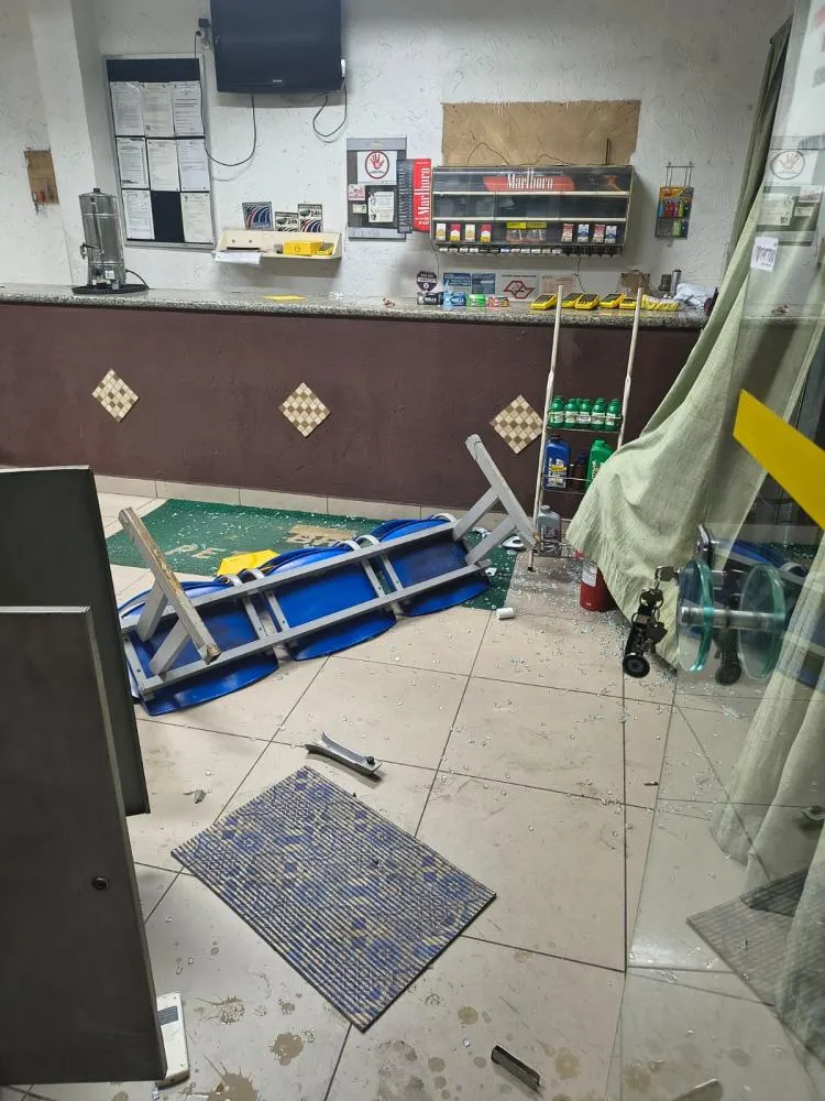 Homem é preso após tentar roubar e colocar fogo em posto de combustíveis de Pedreira