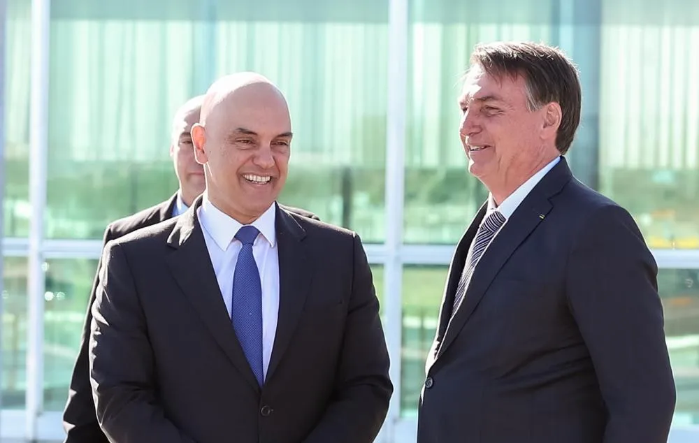 Alexandre de Moraes concede prisão domiciliar de 90 dias a Jair Bolsonaro por razões de saúde