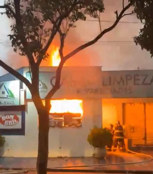 Incêndio atinge comércio tradicional no bairro Monte Alegre em Paulínia