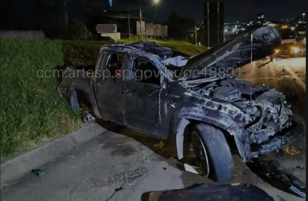 Homem morre após capotar caminhonete na Rodovia Santos Dumont, em Indaiatuba