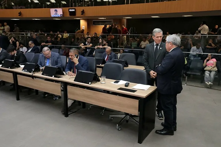 Câmara prolonga agonia dos passageiros e aprova prorrogação de contrato precário do transporte de Campinas